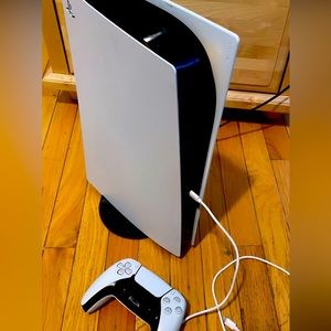 Comes with 2 remotes stand kinda broken but ps5 works perfect.